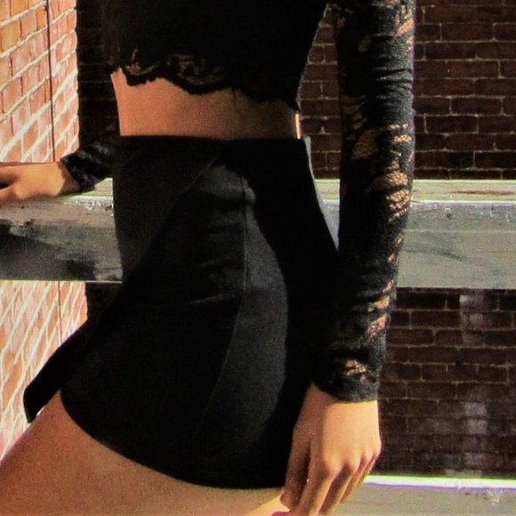 Black skirt - Picture 3 of 3